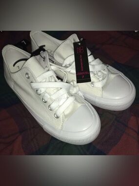 NO BOUNDARIES Women's White Canvas Platform Lace Up Memory Foam Sneakers 7 NEW